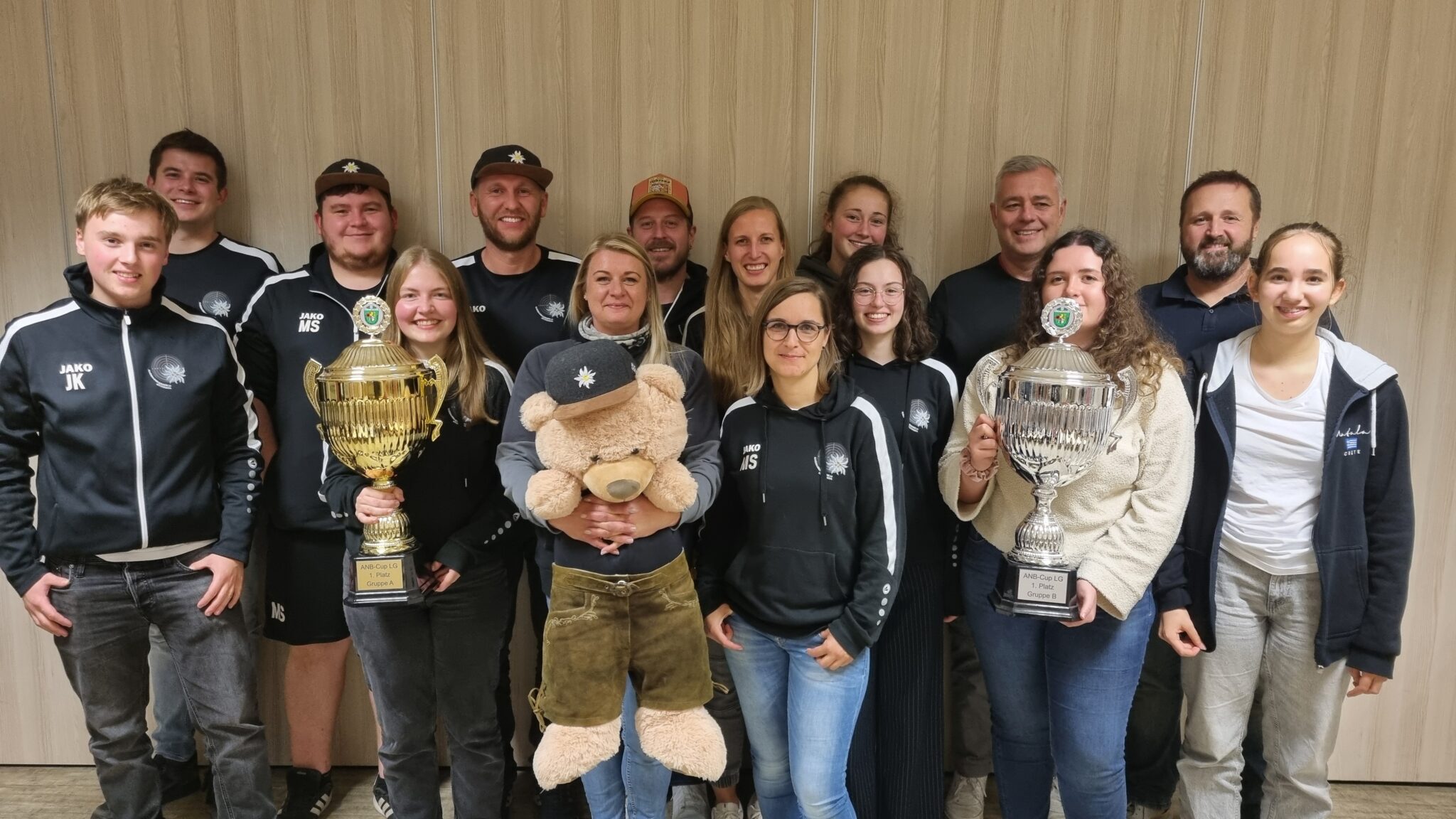 Die Siegreichen Mannschaften beider Gruppen, SV Röckersbühl und SG Pyrbaum